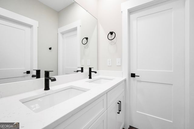 277 E Knight Rd, Mcdonough, GA 30252