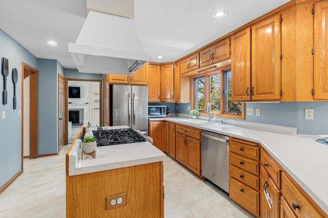 6903 Rosemary Road, Eden Prairie, MN 55346