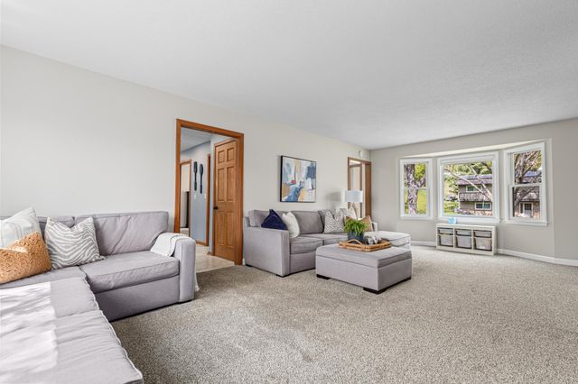 6903 Rosemary Road, Eden Prairie, MN 55346