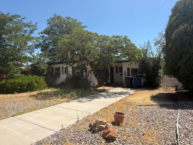 450 Montclaire Drive SE, Albuquerque, NM 87108