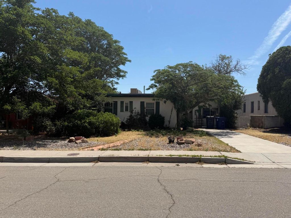 450 Montclaire Drive SE, Albuquerque, NM 87108