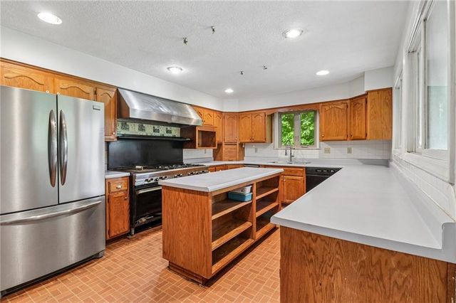 5000 Shrine Park Road, Leavenworth, KS 66048