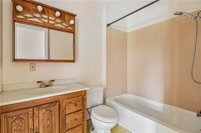 5000 Shrine Park Road, Leavenworth, KS 66048