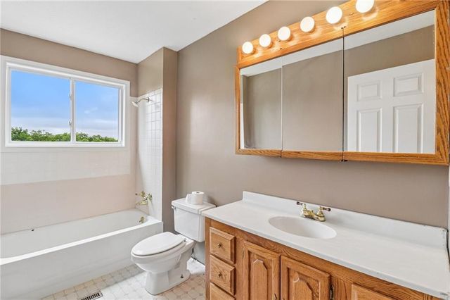 5000 Shrine Park Road, Leavenworth, KS 66048