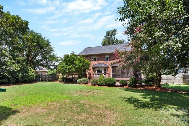8601 Middleton Circle, Harrisburg, NC 28075