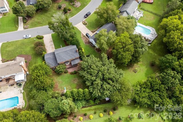 8601 Middleton Circle, Harrisburg, NC 28075