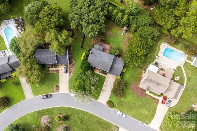 8601 Middleton Circle, Harrisburg, NC 28075