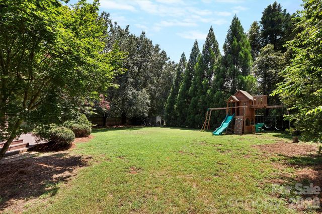 8601 Middleton Circle, Harrisburg, NC 28075