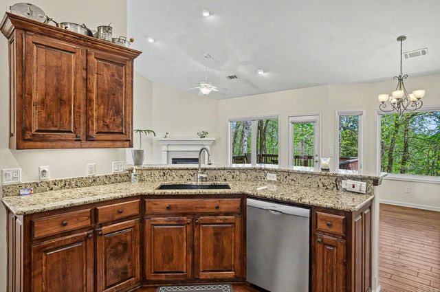 29 Perfecto Way, Hot Springs Village, AR 71909