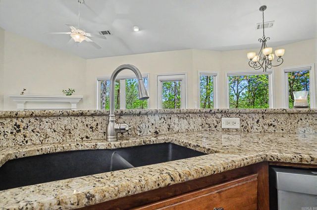 29 Perfecto Way, Hot Springs Village, AR 71909