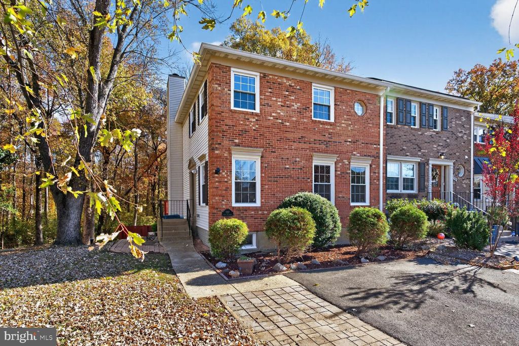 7137 LAKE COVE DR, Alexandria, VA 22315