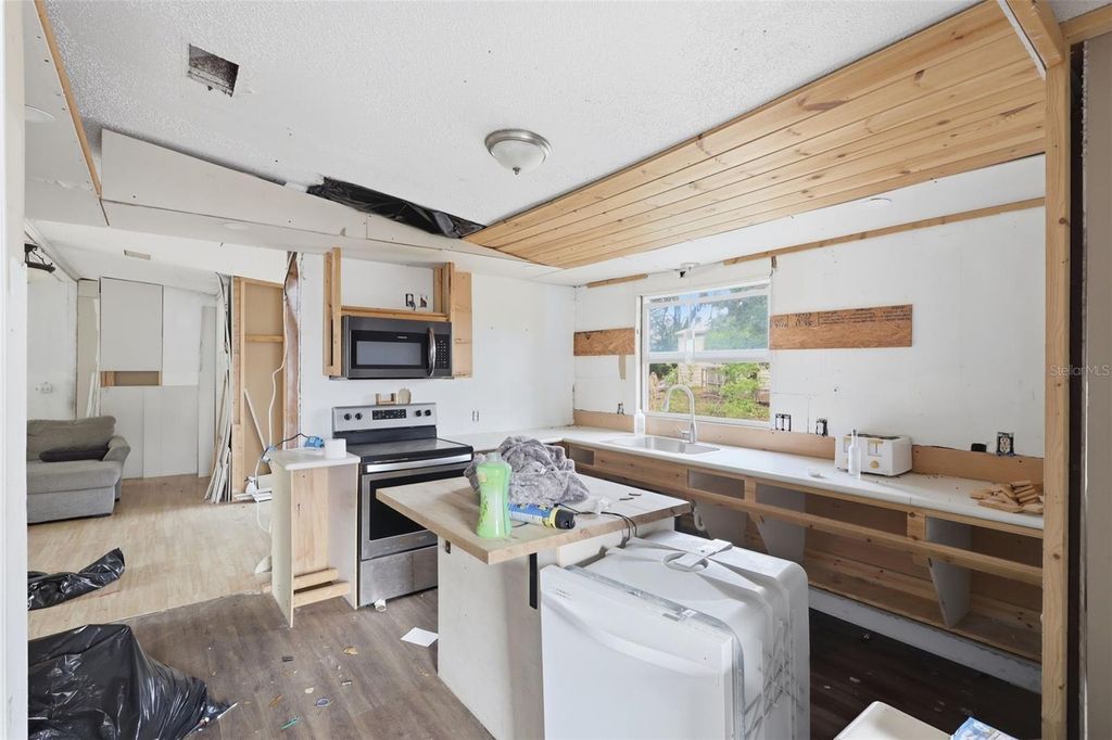 Image 6 of property listing at 36301 PEAK STREET, Zephyrhills, FL 33541