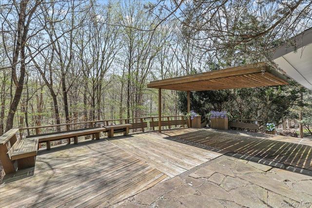 9 E Cradle Rock Road, Pound Ridge, NY 10576