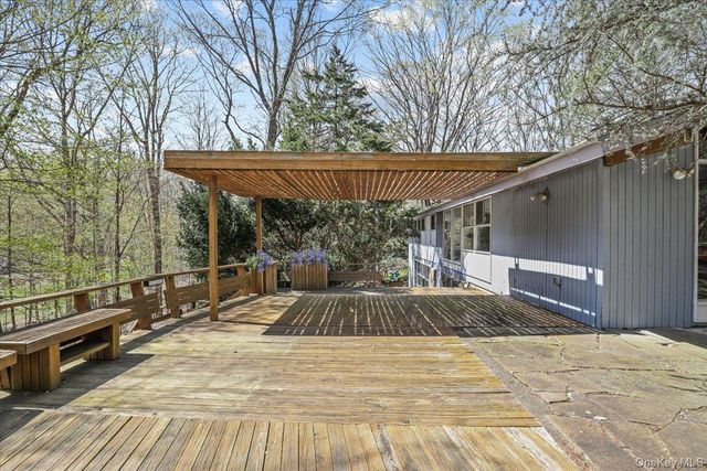 9 E Cradle Rock Road, Pound Ridge, NY 10576