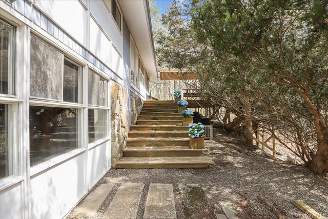 9 E Cradle Rock Road, Pound Ridge, NY 10576