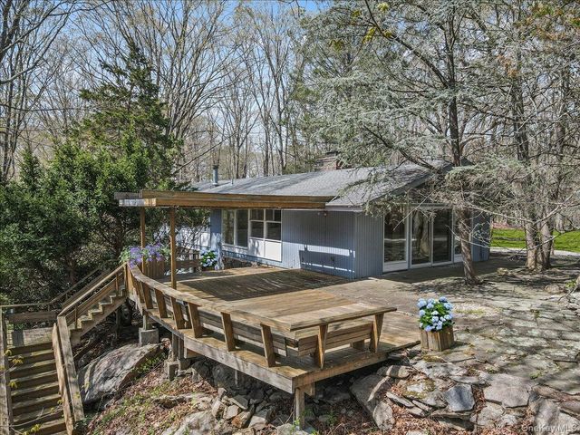 9 E Cradle Rock Road, Pound Ridge, NY 10576