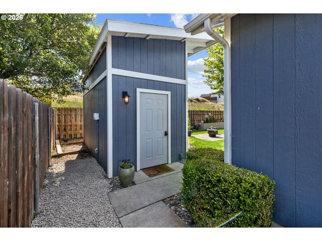 1710 Sw 3RD St, Pendleton, OR 97801