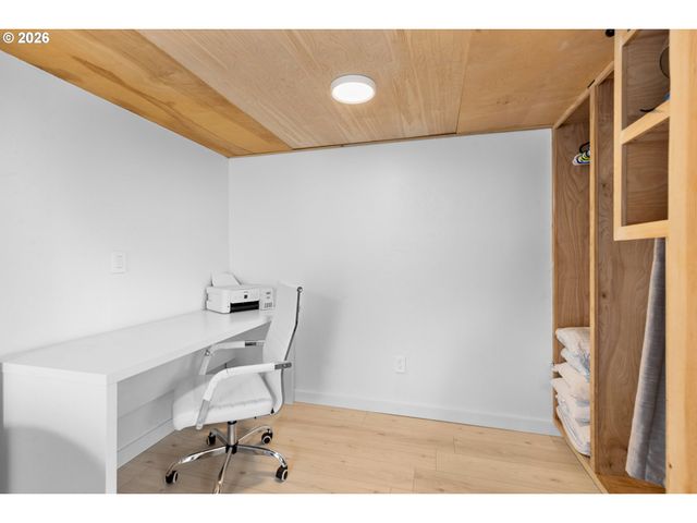 1710 Sw 3RD St, Pendleton, OR 97801