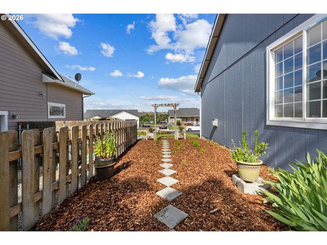 1710 Sw 3RD St, Pendleton, OR 97801