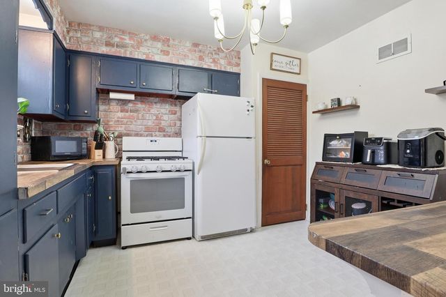 51 GLEN OAKS DR, Lancaster, PA 17603