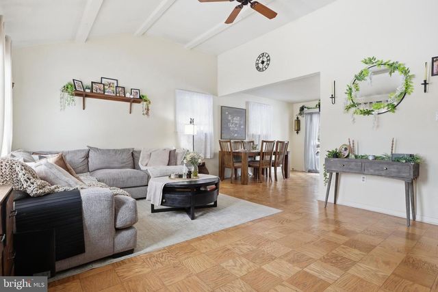 51 GLEN OAKS DR, Lancaster, PA 17603