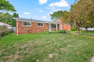 2420 E Lincoln Avenue, Royal Oak, MI 48067