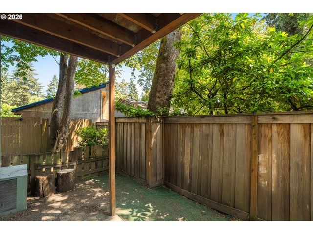 3930 LAKE GROVE Ave C1, Lake Oswego, OR 97035