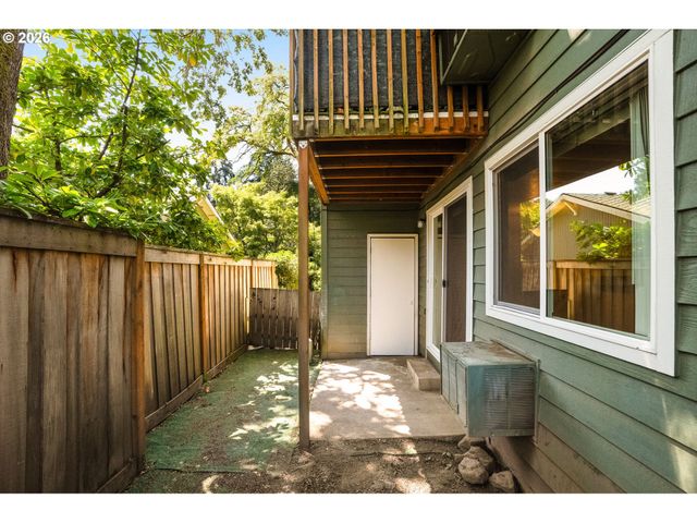 3930 LAKE GROVE Ave C1, Lake Oswego, OR 97035
