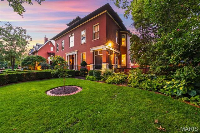 3117 Russell Boulevard, St Louis, MO 63104