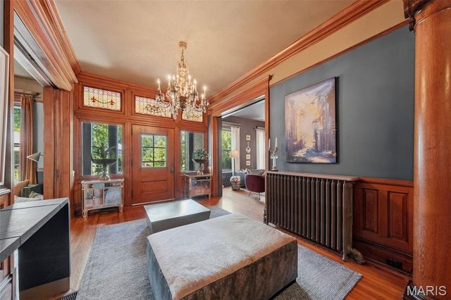 3117 Russell Boulevard, St Louis, MO 63104