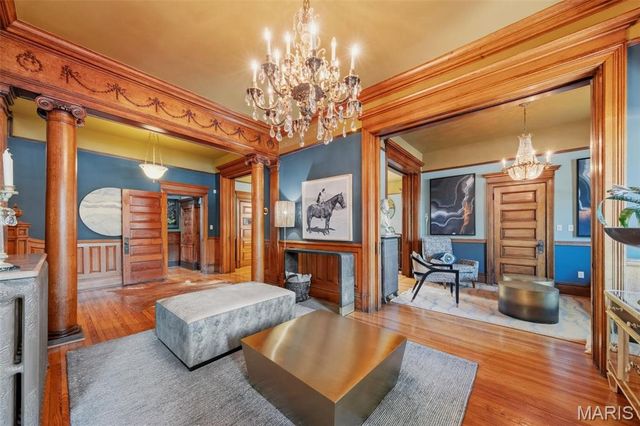 3117 Russell Boulevard, St Louis, MO 63104