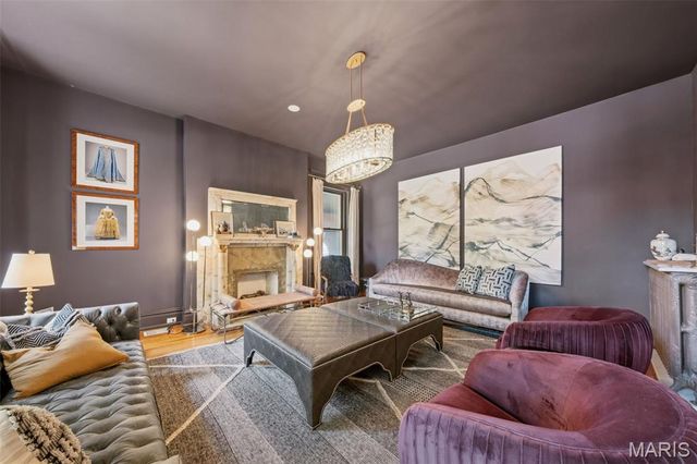 3117 Russell Boulevard, St Louis, MO 63104
