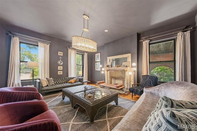 3117 Russell Boulevard, St Louis, MO 63104