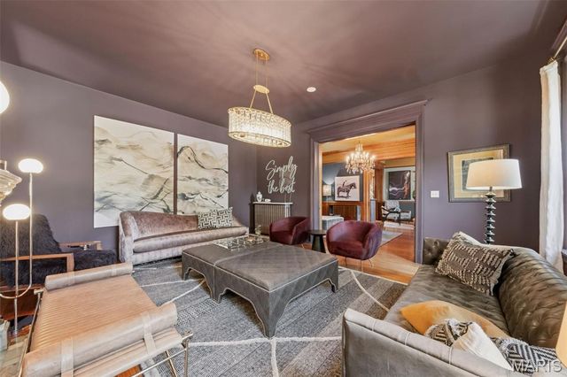 3117 Russell Boulevard, St Louis, MO 63104