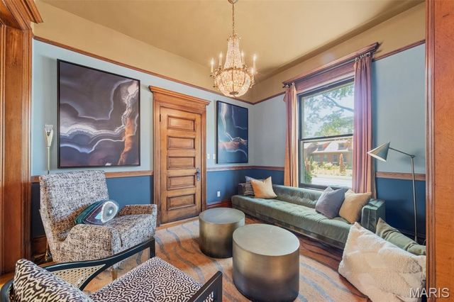 3117 Russell Boulevard, St Louis, MO 63104