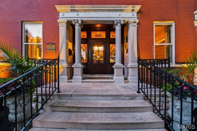 3117 Russell Boulevard, St Louis, MO 63104