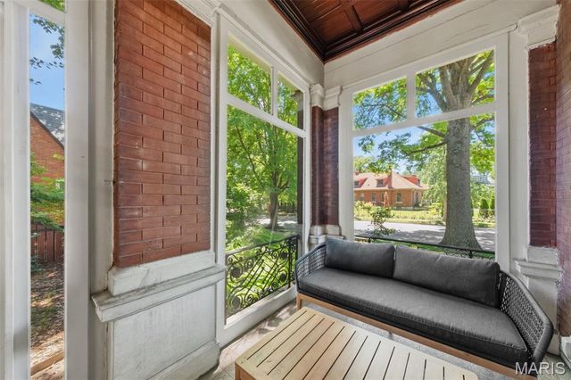 3117 Russell Boulevard, St Louis, MO 63104