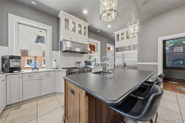 3117 Russell Boulevard, St Louis, MO 63104