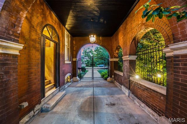 3117 Russell Boulevard, St Louis, MO 63104