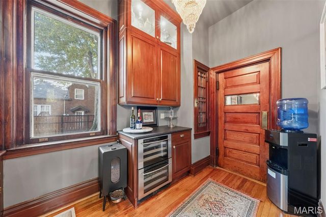 3117 Russell Boulevard, St Louis, MO 63104