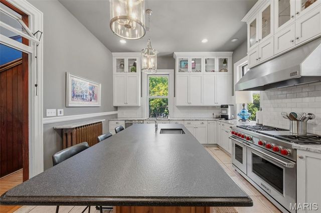 3117 Russell Boulevard, St Louis, MO 63104