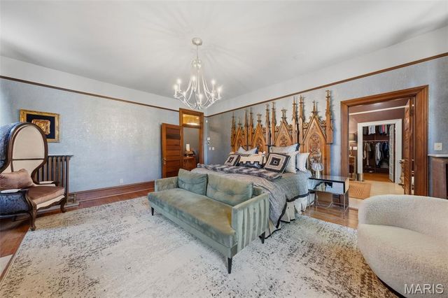 3117 Russell Boulevard, St Louis, MO 63104