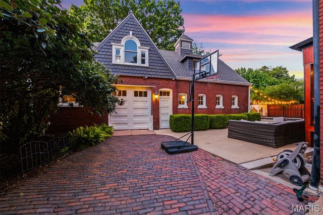 3117 Russell Boulevard, St Louis, MO 63104
