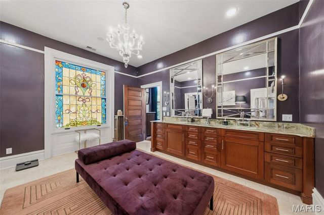 3117 Russell Boulevard, St Louis, MO 63104