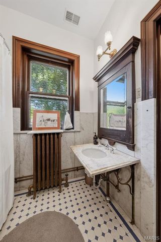 3117 Russell Boulevard, St Louis, MO 63104
