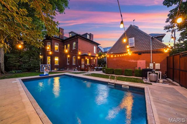 3117 Russell Boulevard, St Louis, MO 63104