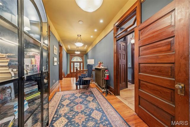 3117 Russell Boulevard, St Louis, MO 63104