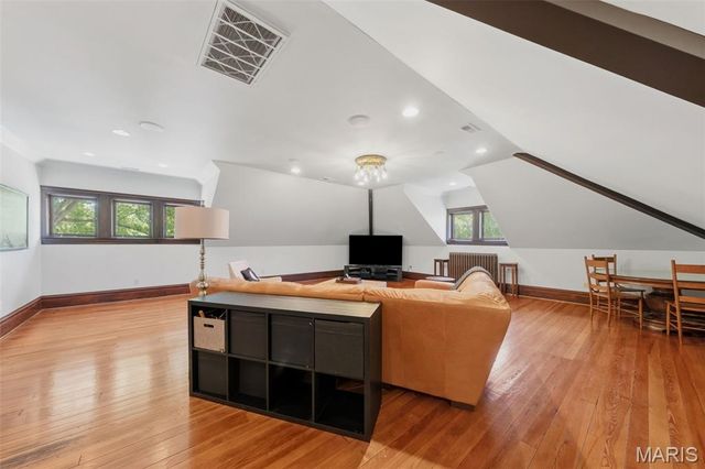 3117 Russell Boulevard, St Louis, MO 63104