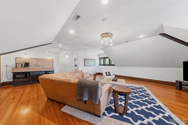 3117 Russell Boulevard, St Louis, MO 63104