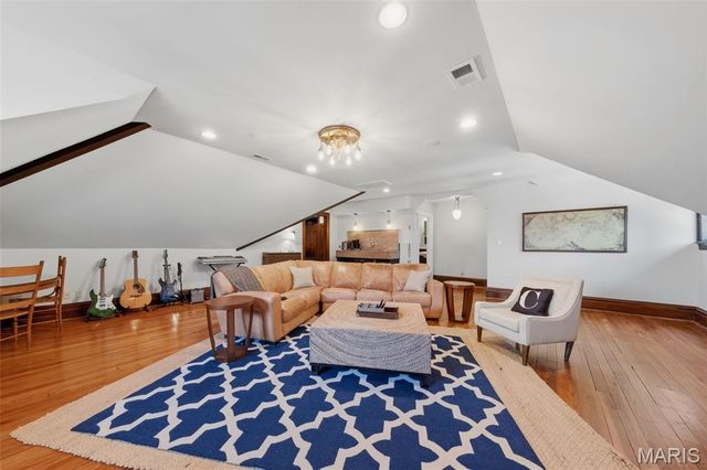 3117 Russell Boulevard, St Louis, MO 63104